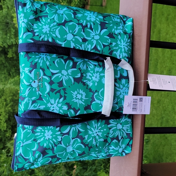 KATE SPADE NWT LARGE GREEN MULTI PACKABLE TOTE WITH WRISTLET! - Picture 8 of 13